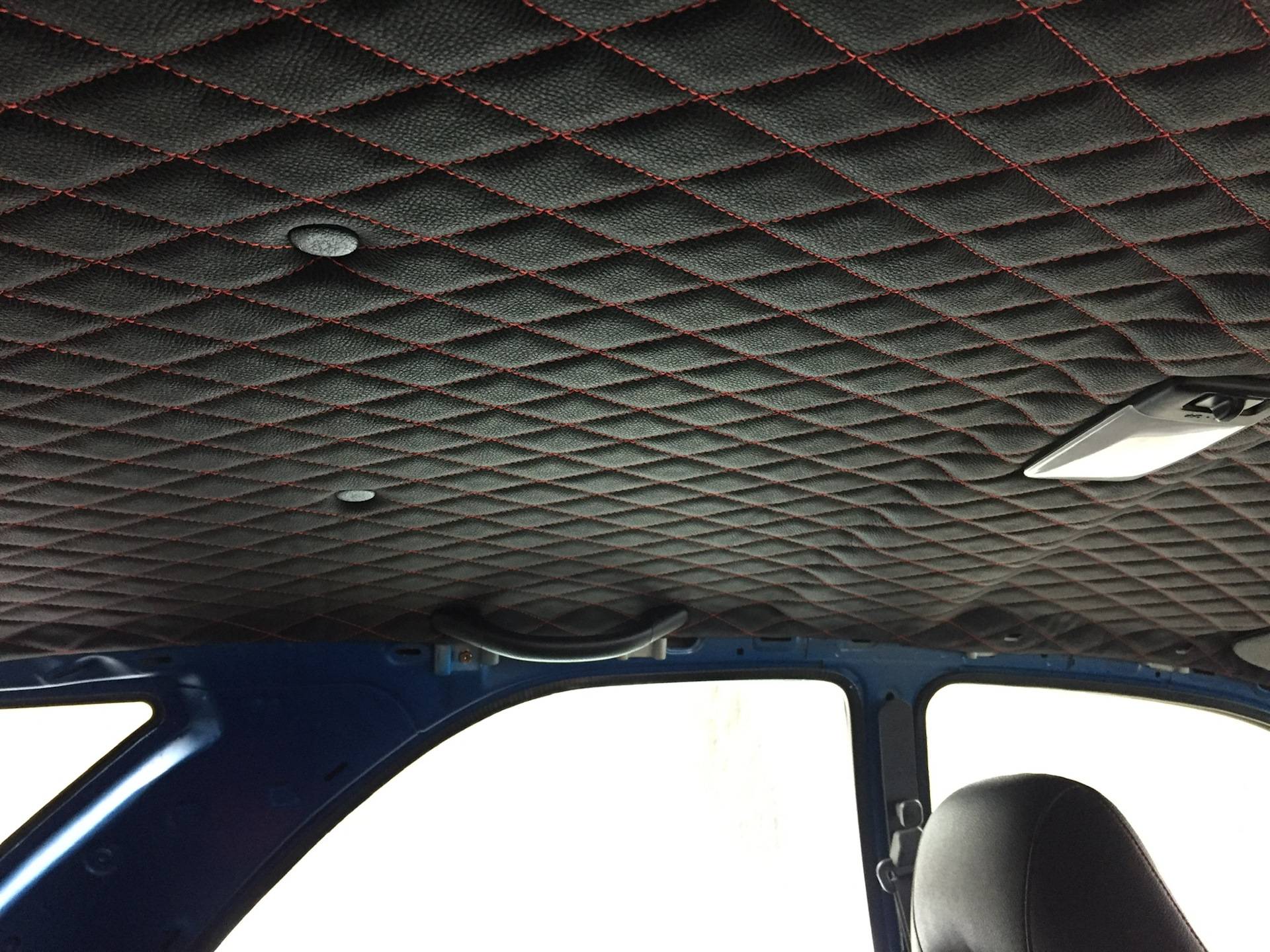 Как самостоятельно перетянуть потолок в машине