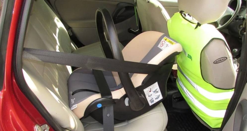 Как крепить автолюльку в машине и как установить детское автокресло: видео