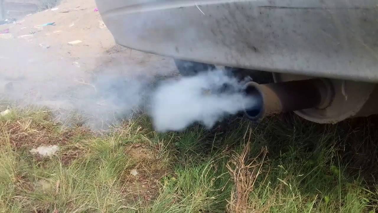 Белый дым из выхлопной трубы: причины дыма бензинового и дизельного двигателя, как устранить