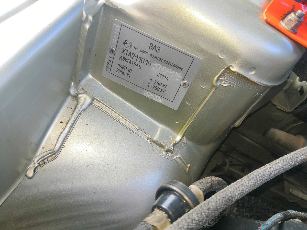 Где находится номер двигателя ваз 2110 8 и 16 клапанов инжектор: фото под капотом