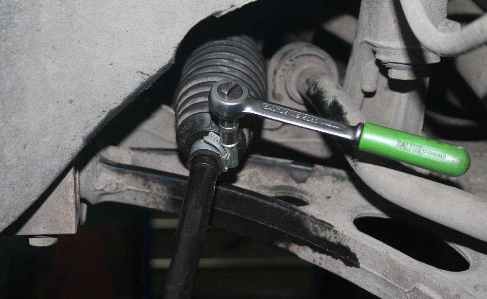 Замена рулевых наконечников и тяги: признаки поломки, ремонт