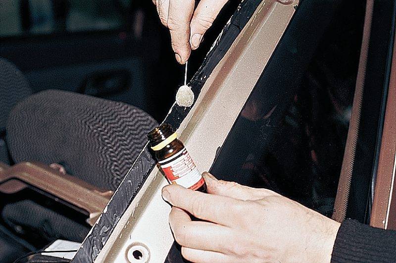 Замена лобового стекла и как вклеить заднее автостекла - снятие и установка бокового щитка
