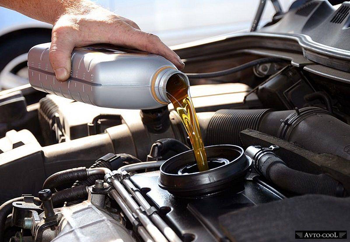 Когда менять масло в двигателе: рекомендации