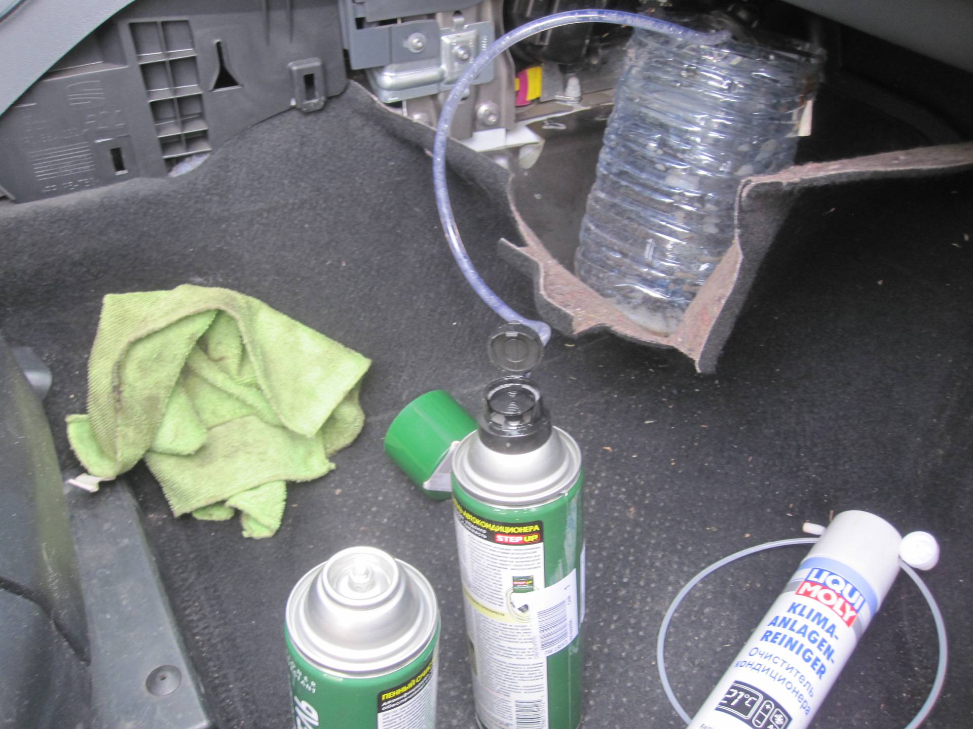 Как, когда и чем необходимо чистить кондиционер в автомобиле?