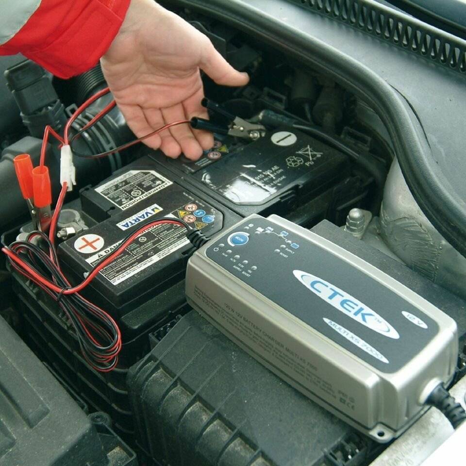 Как зарядить аккумулятор автомобиля – выполняем операцию грамотно и правильно