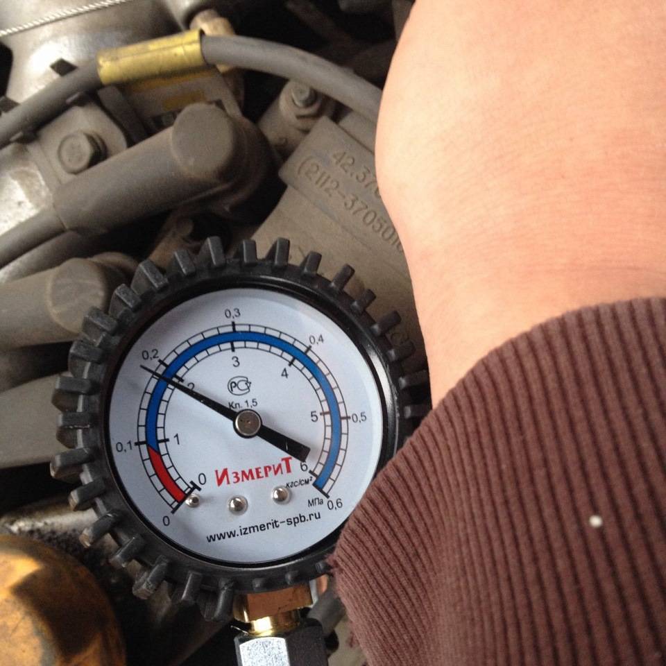 Как проверить давление масла в двигателе и какое оно должно быть?
