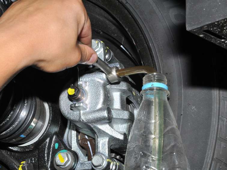Тормозная жидкость: от выбора до замены тормозной жидкости в автомобиле