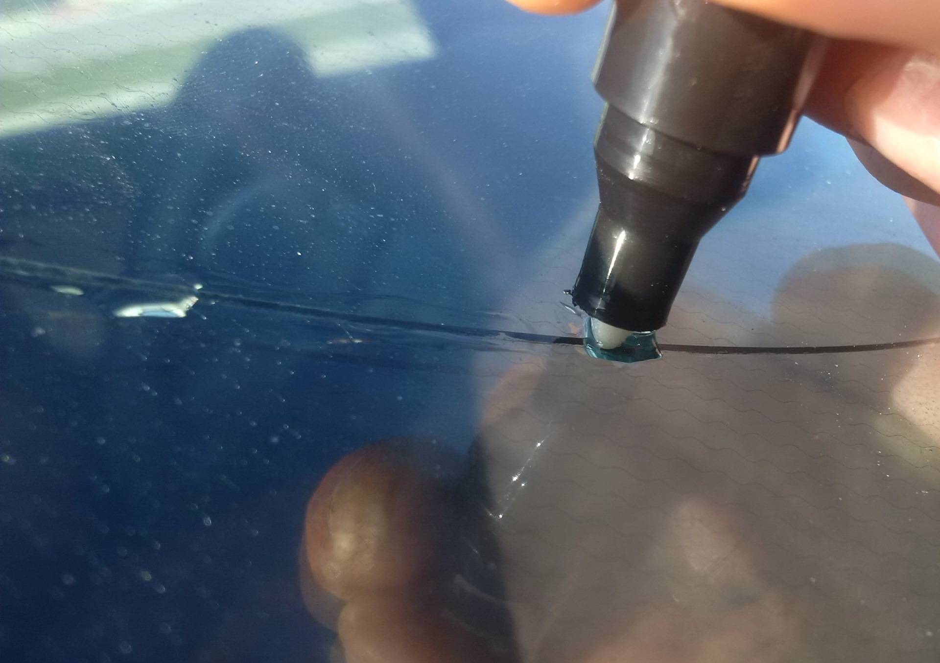 Реально ли убрать скол с лобового стекла и что для этого нужно?