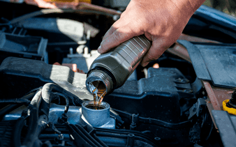 Когда доливать масло в двигатель и как это правильно делать: на холодный или горячий мотор