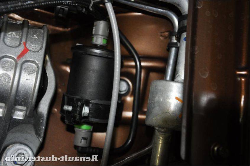 Как поменять топливный фильтр на рено дастер