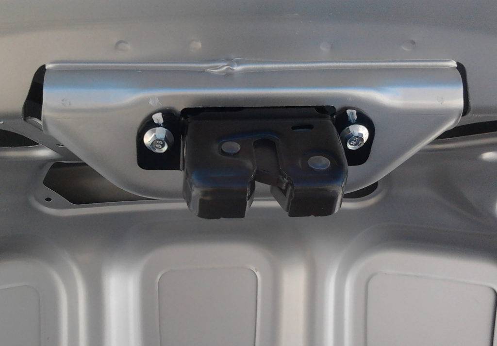 Как избавить от шума крышки багажника автомобиля