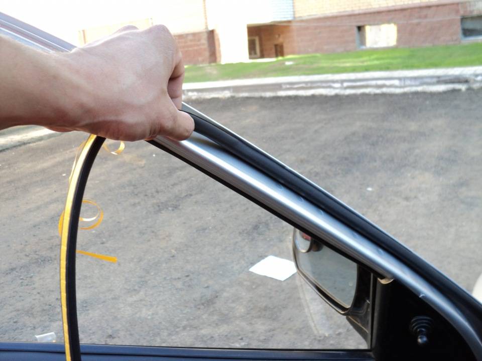 Уплотнитель для дверей автомобиля – какой прок от него и как им пользоваться?
