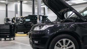 когда необходимо обратиться в официальный сервисный центр Land Rover