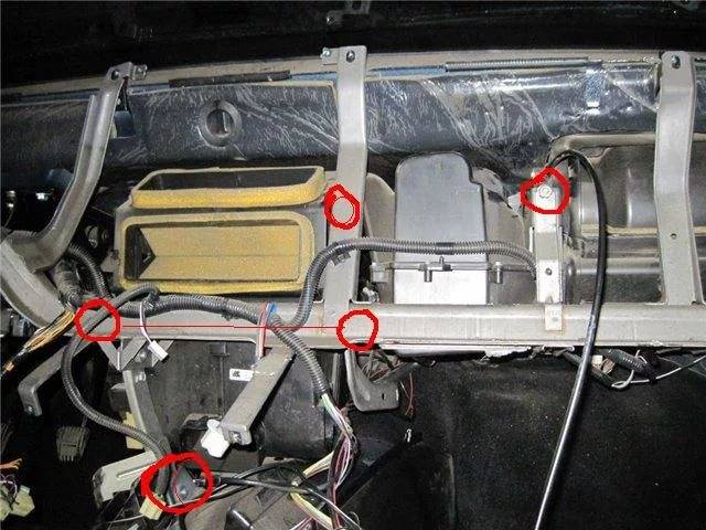 Почему печка в машине плохо греет и дует холодный воздух: причины и способы решения