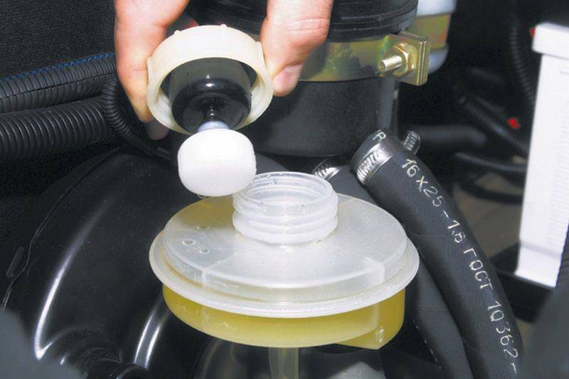 Как часто нужно менять тормозную жидкость в автомобиле? | tuningkod