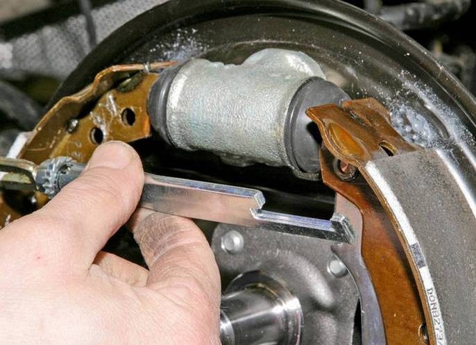 Замена тормозных колодок своими руками: как понять что пора менять? поэтапная инструкция как заменить тормозные колодки на авто (90 фото)