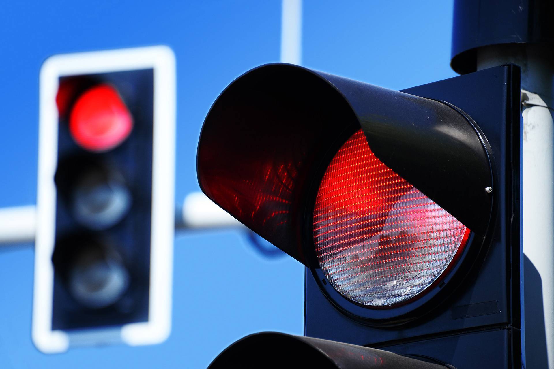 Какие знаки отменяет светофор на перекрестке? пдд 13.3 - регулируемые и нерегулируемые перекрестки
