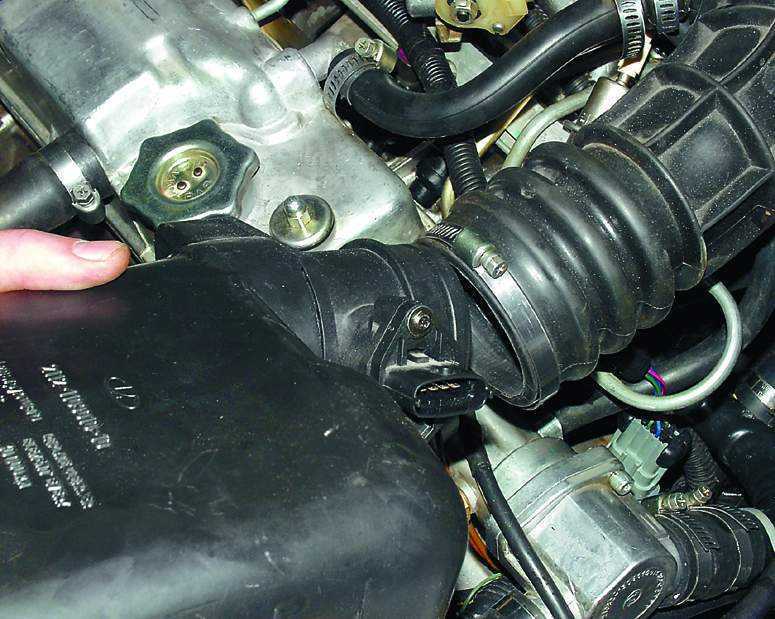 Почему появилось масло в воздушном фильтре на 16 клапанной ВАЗ-2112: причины и ремонт