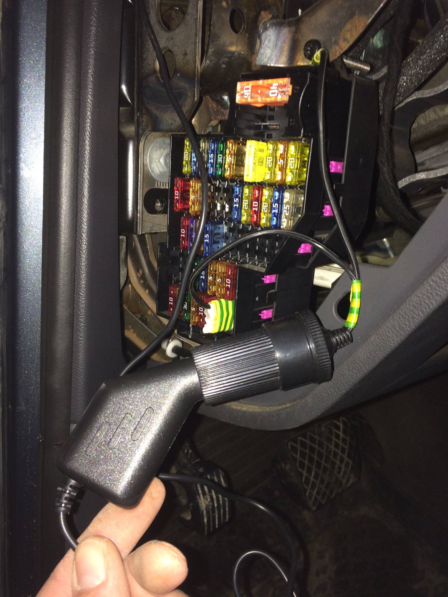 Как подключить видеорегистратор в машине без прикуривателя? 4 простых способа