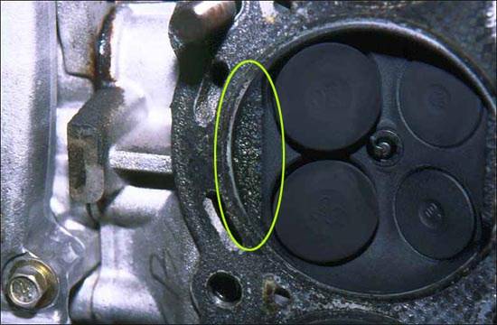 Почему происходит детонация двигателя при выключении зажигания: основные причины