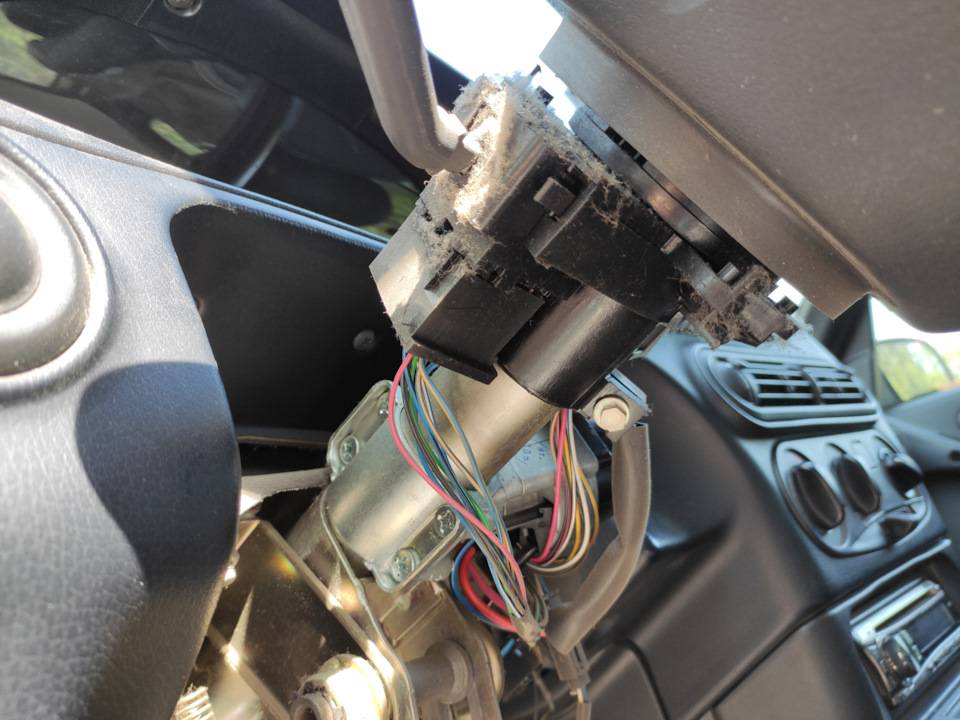 Как снять замок зажигания на ваз 2107: схема подключения проводов по цвету и видео о том, как заменить устройство без ключа в автомобиле с инжектором и карбюратором
