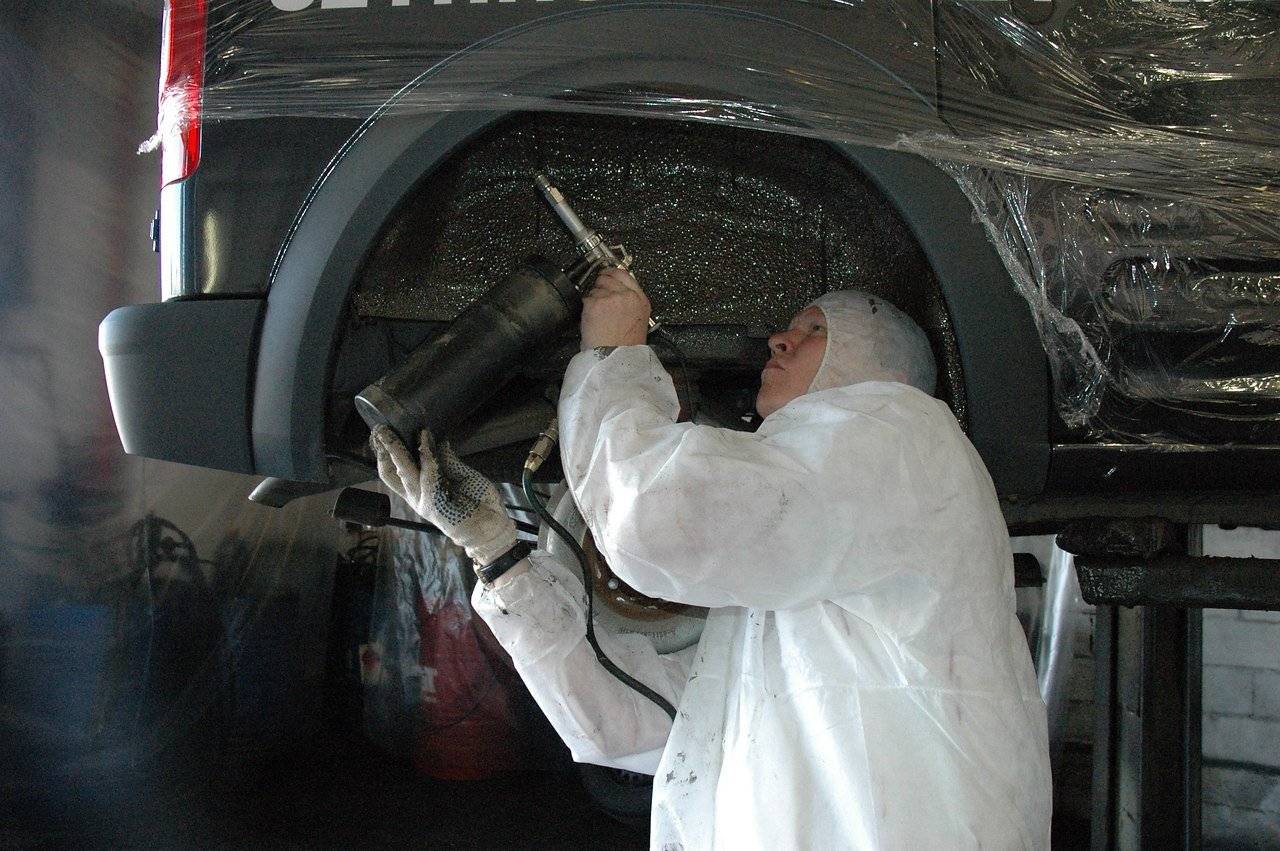 Обработка днища автомобиля от коррозии своими руками: материалы и процедура