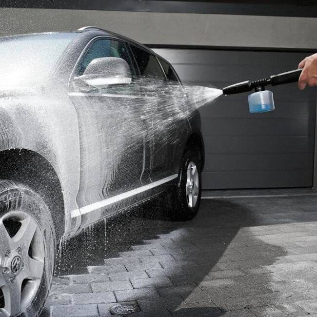 Помыть машину зимой: как не навредить и добиться цели