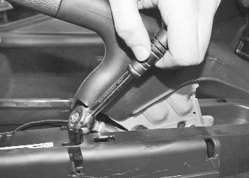 Ford fusion регулировка привода стояночного тормоза