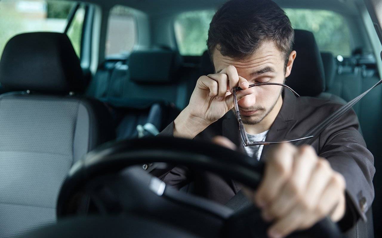 Почему стали болеть глаза за рулём: причины очевидные и не очень