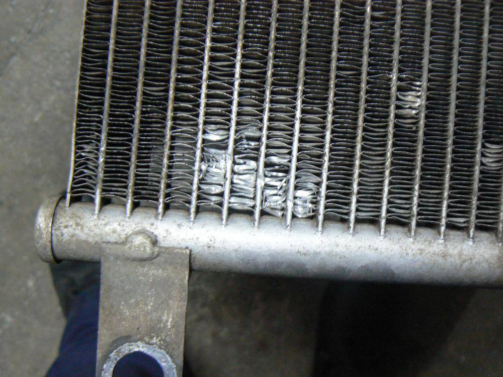 Ремонт радиатора кондиционера автомобиля: причины поломки и их решение
