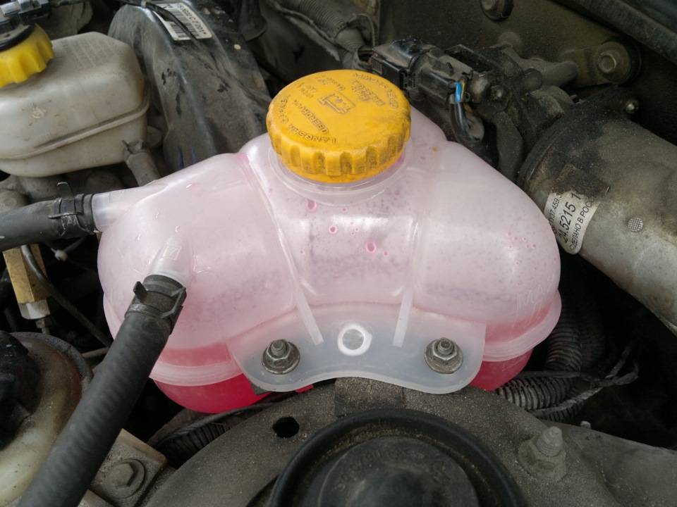 Chevrolet lanos 1.5 i 4дв. седан, 86 л.с, 5мкпп, 2005 г.в. — утечка охлаждающей жидкости
