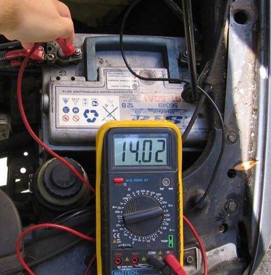 Напряжение зарядки аккумулятора автомобиля - какое напряжение поддерживать? | аккумуляторы и батареи