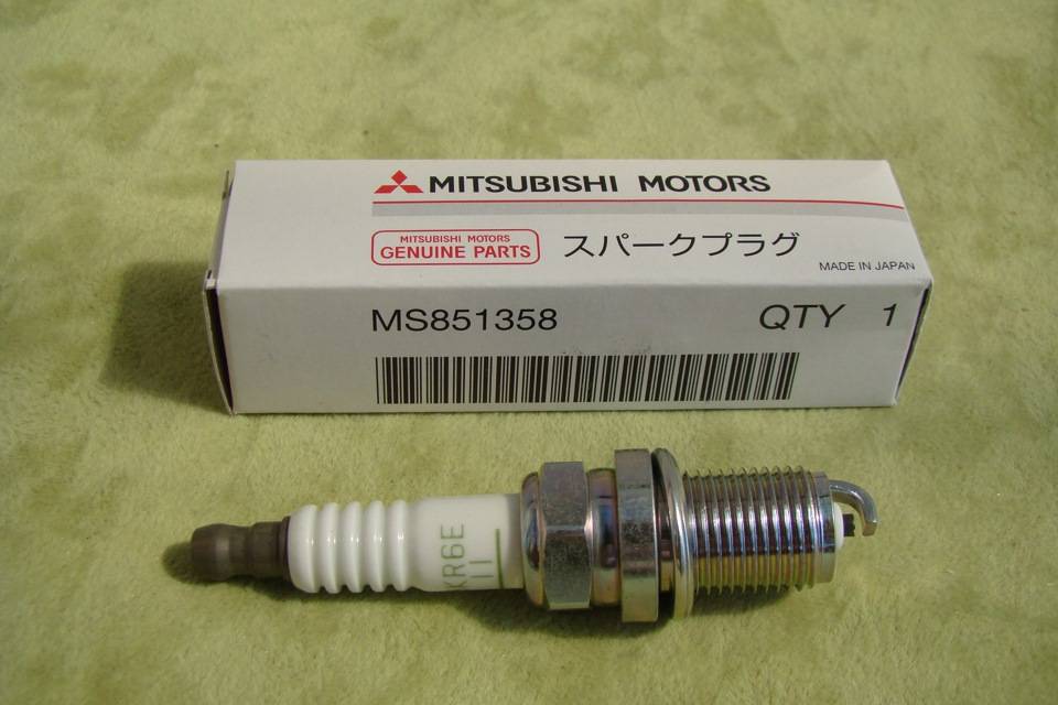 Свеча зажигания митсубиси. Ms851358 Mitsubishi свеча зажигания. Mitsubishi MS 851335. Mitsubishi ms851358. Свеча для Мицубиси Лансер 9 1.6 иридиевые.