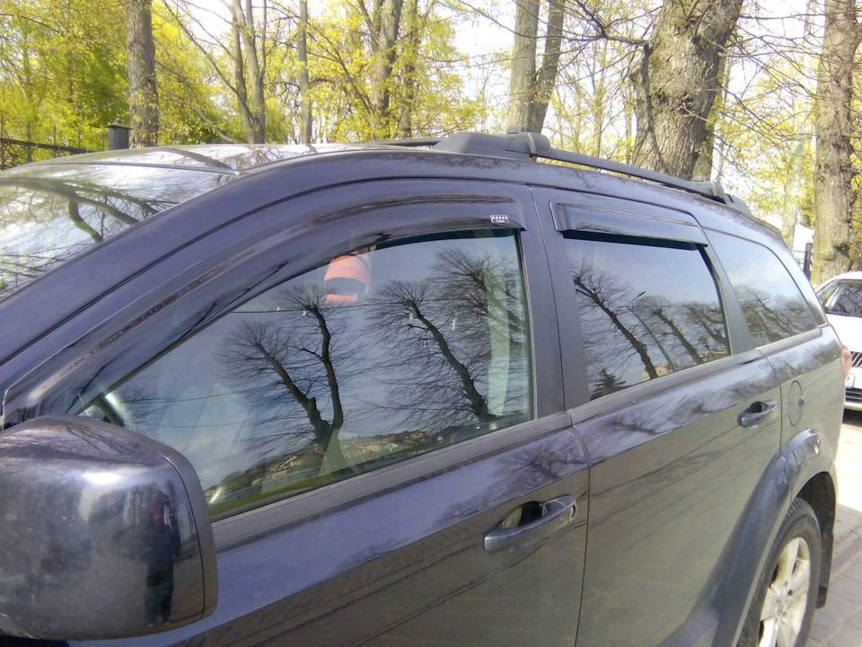 Как установлены дефлекторы на окна автомобиля: виды и нюансы