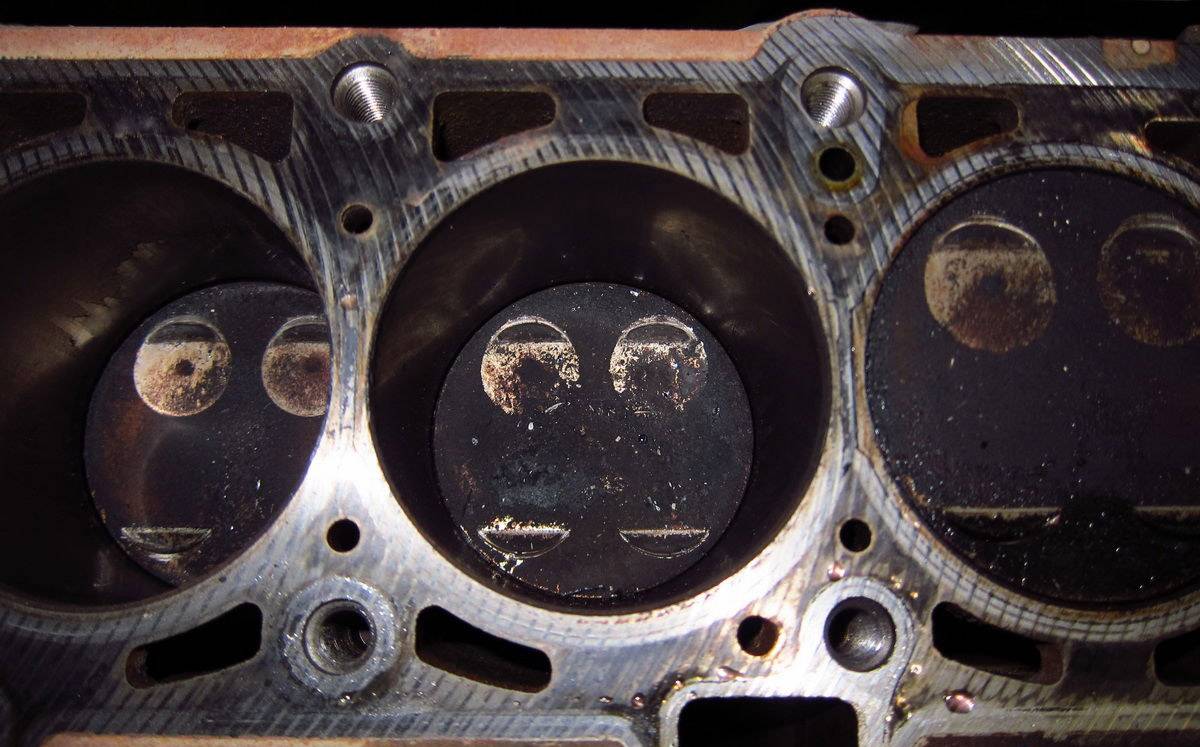 Двигатель 21126 гнет клапана или нет