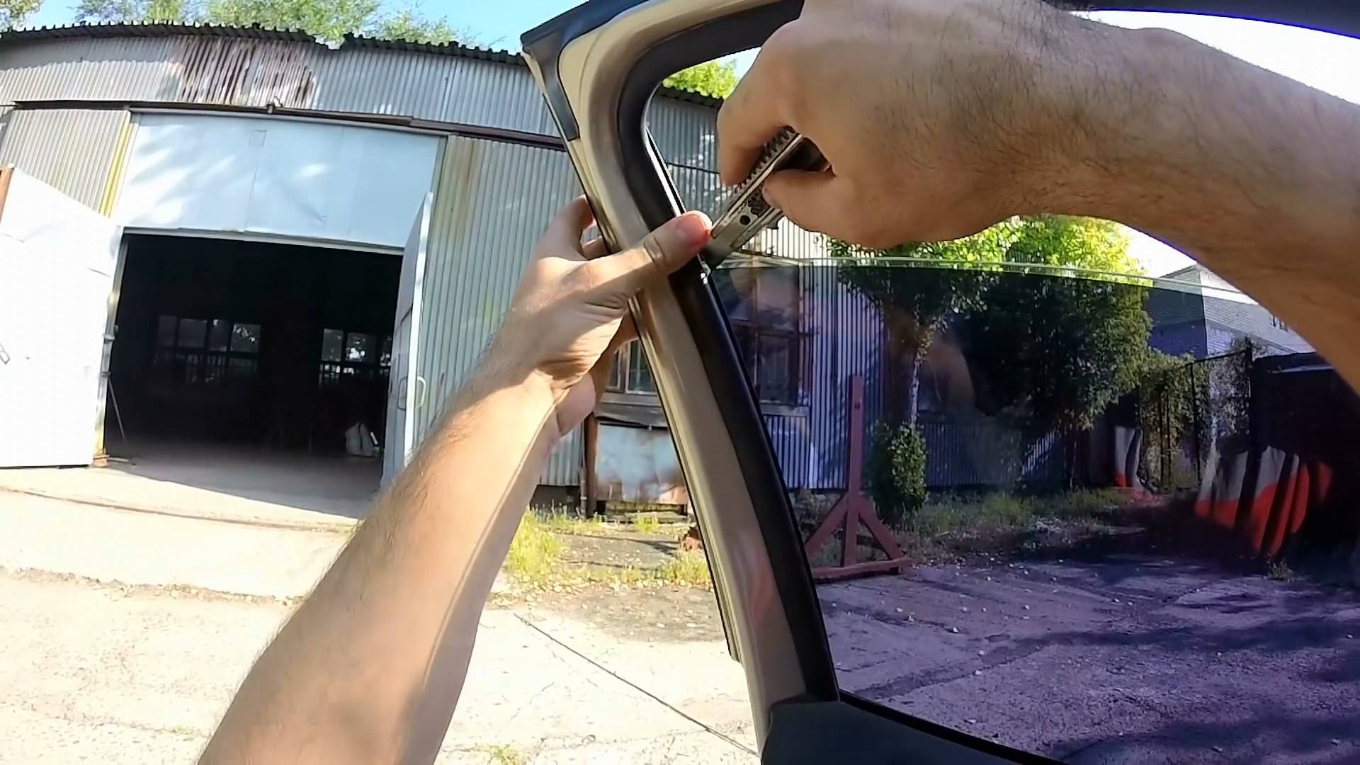 Как снять тонировку со стекла: способы убрать старую пленку с автомобиля самому легко и быстро, а также снятие с заднего с обогревом