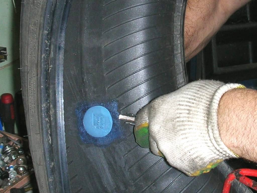 Набор для ремонта бескамерных шин: как пользоваться