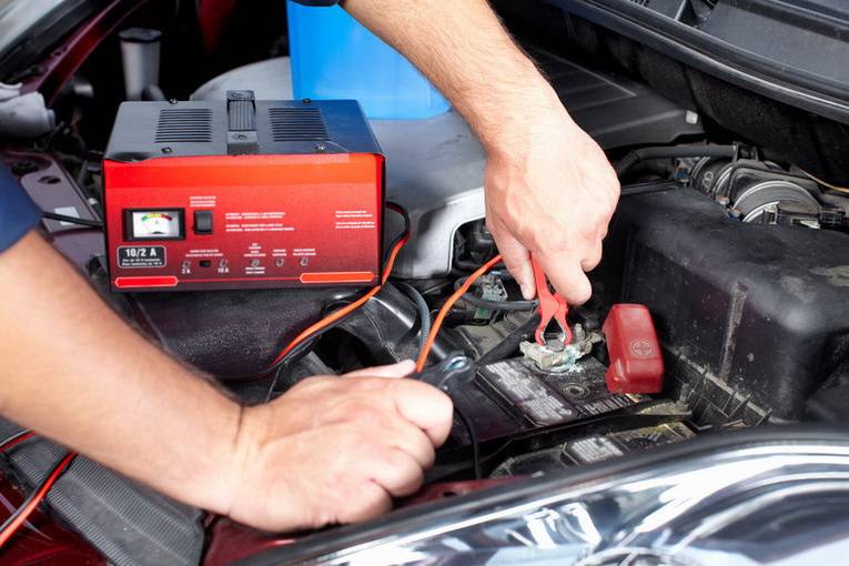 Как зарядить аккумулятор автомобиля дома: пошаговая инструкция, зарядное устройство, советы, рекомендации, техника безопасности