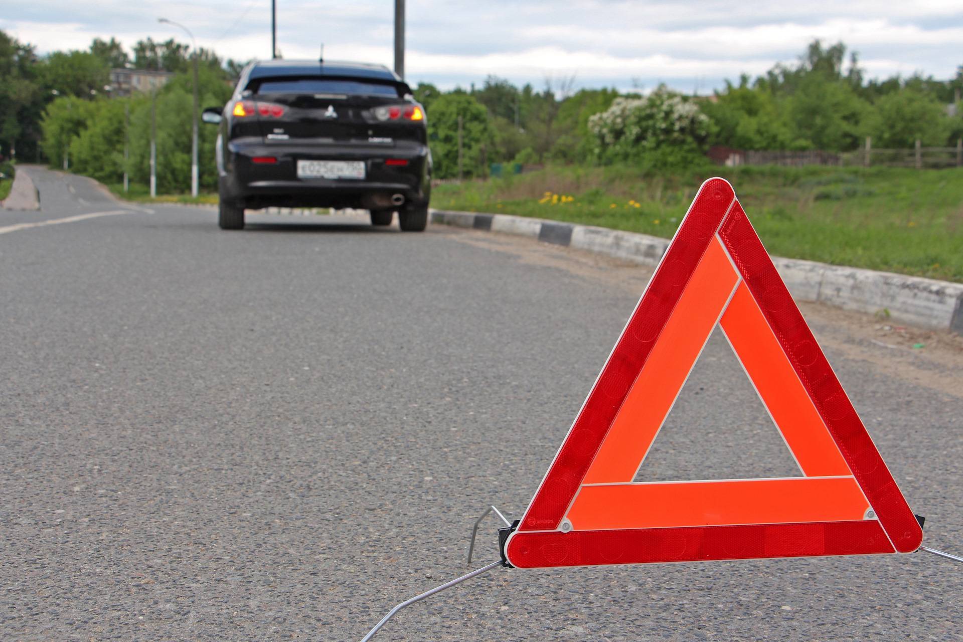 Знак аварийной остановки – нужен ли такой напарник в дороге?