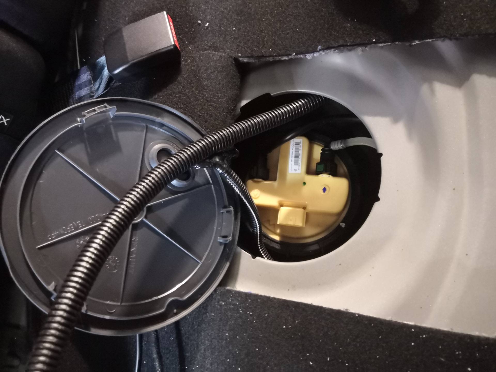 Как слить воду из топливного фильтра рено дастер дизель