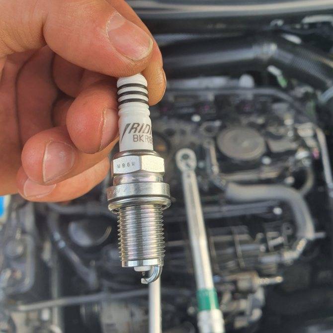 Как поменять свечи зажигания в машине: инструкция