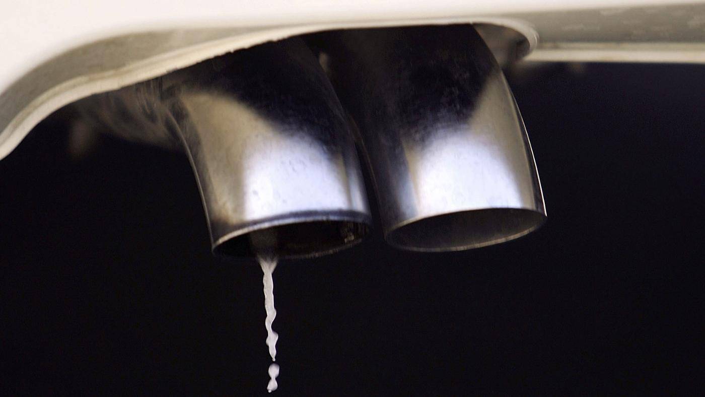 Вода из глушителя: почему капает конденсат из выхлопной трубы