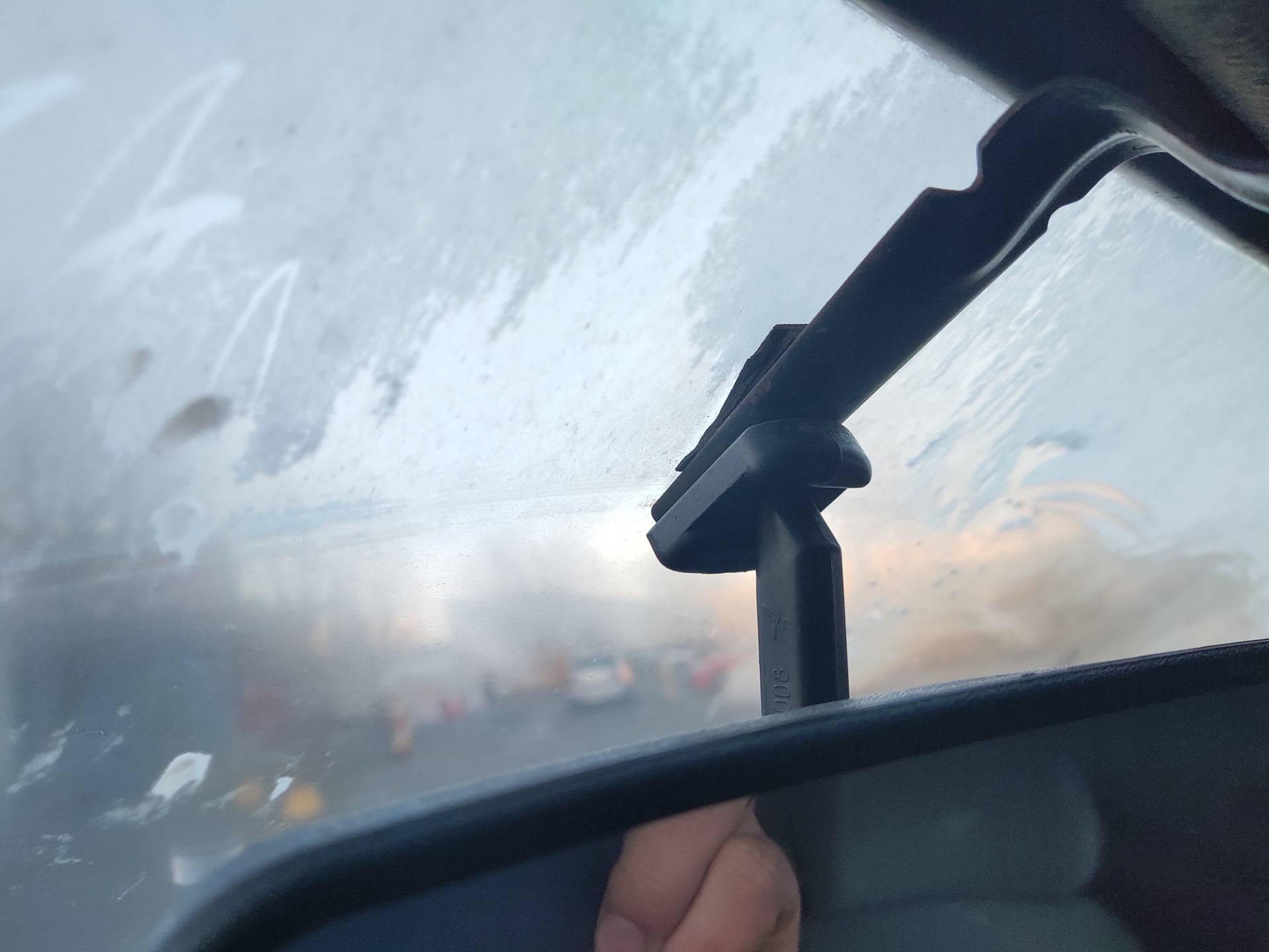 Как приклеить зеркало заднего вида к лобовому стеклу автомобиля