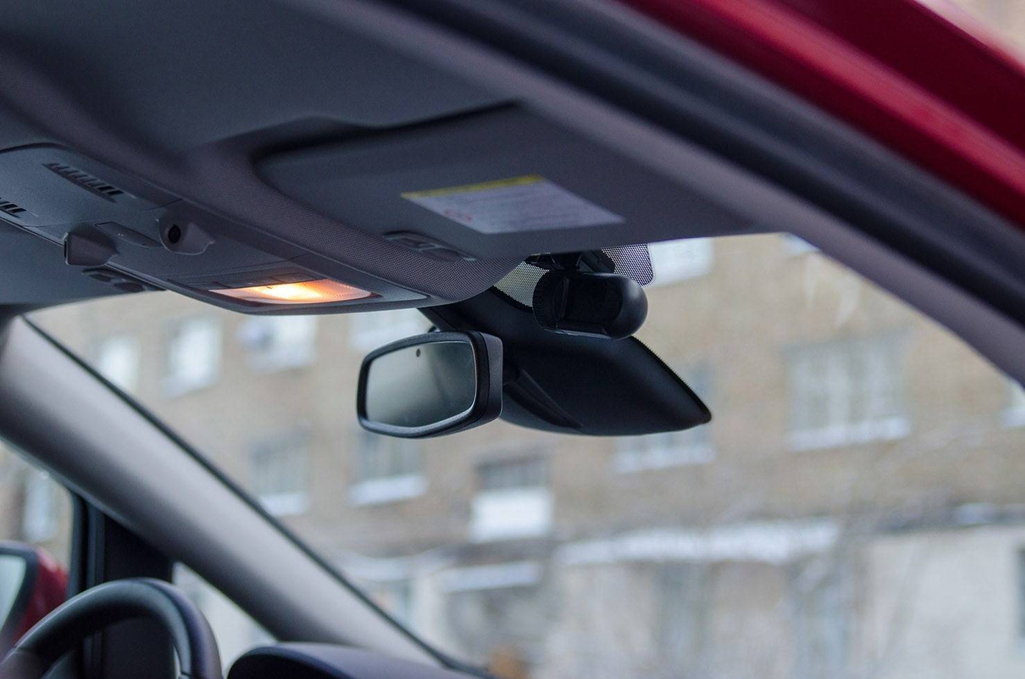 Как правильно устанавливать видеорегистратор в автомобиле