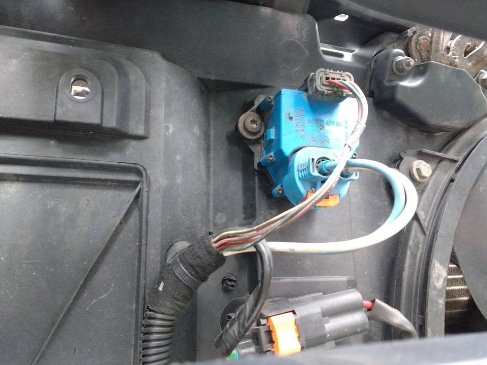 Peugeot 5008 2010 года не включается вентилятор не подходит 12 вольт к реле предохранители целые