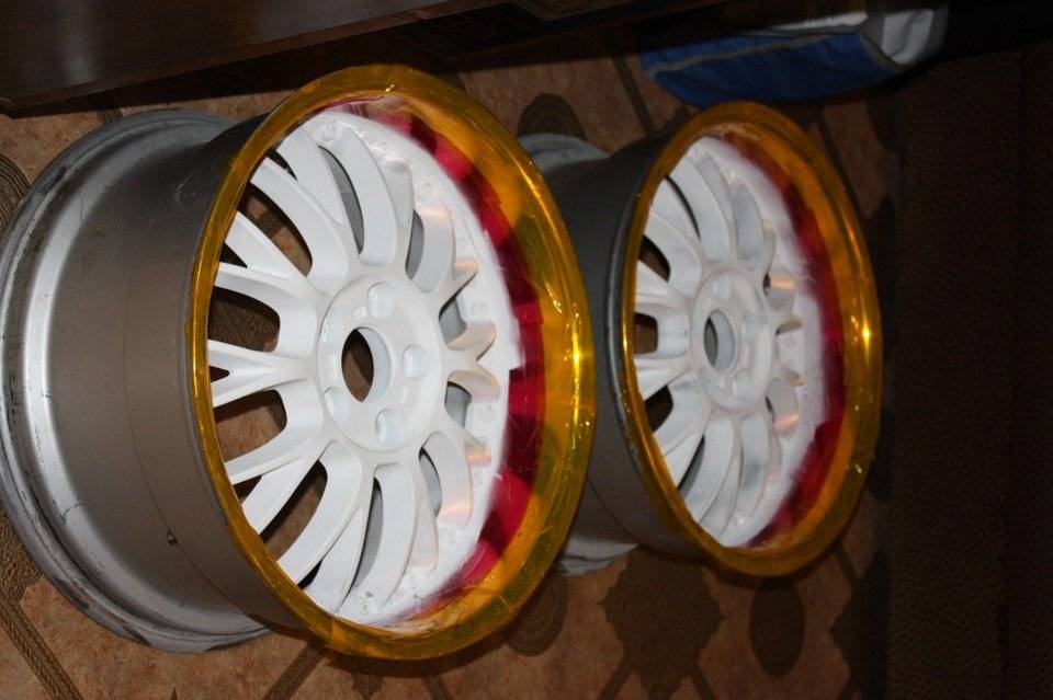 Виды краски для колесных дисков автомобиля и способы ее нанесения