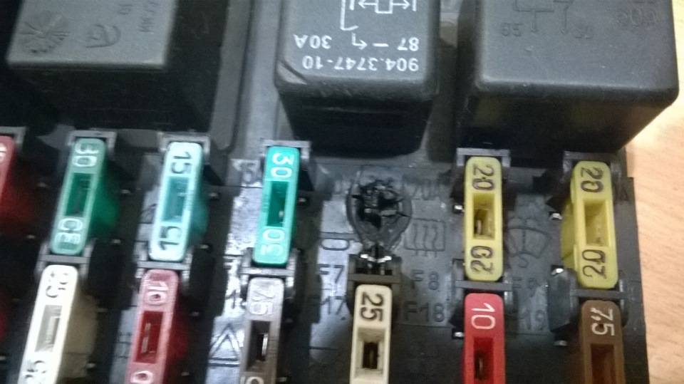 Предохранитель прикуривателя ваз-2110 ✅: причины почему не работает, замена, как снять, вытащить европанель, где находится, поменять 2111 инжектор 8, какой отвечает, схема подключения, распиновка, раз