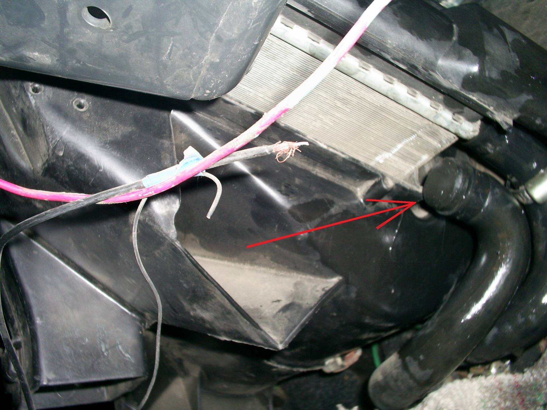 Почему в салоне автомобиля ВАЗ-2110 появился запах тосола