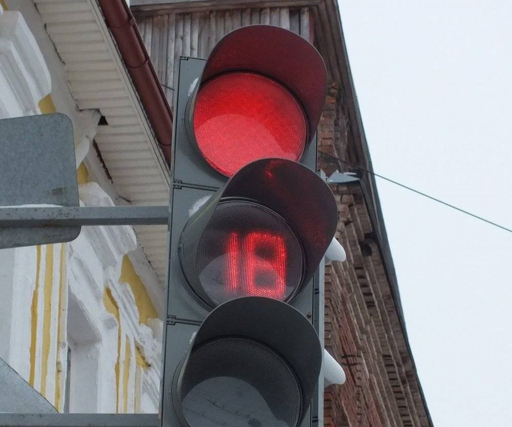 Проезд на красный свет светофора: штраф 2022 года