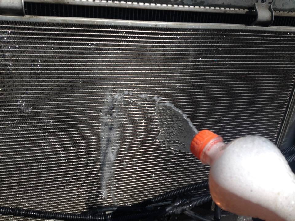Чем промыть систему охлаждения двигателя от масла и ржавчины